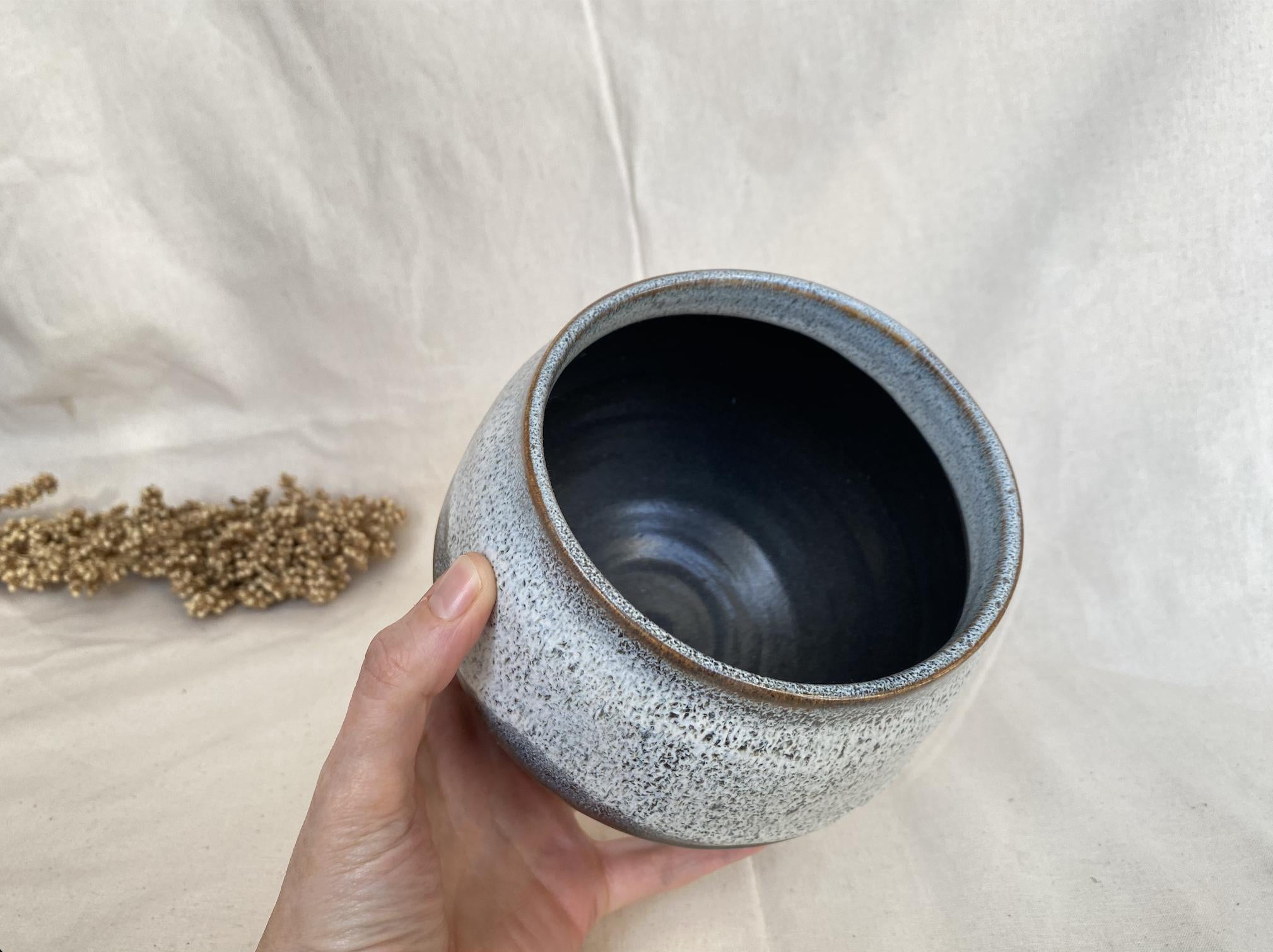Handmade Ceramic Planter Pot: Decorative Pottery